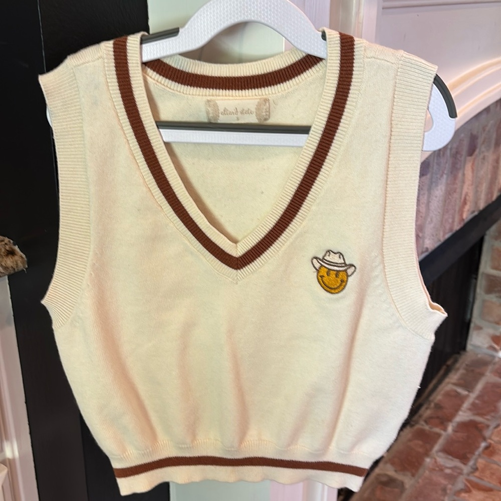 Altar’d State Smiley Vest Sz S